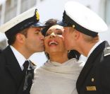 Dame Shirley Bassey s'acquittait le 21 mai 2011, à Southampton, de son rôle de marraine du nouveau navire des Croisières P&O. C'est avec charme et bon humeur qu'elle a baptisé le MS Adonia.