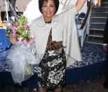Dame Shirley Bassey, 74 ans, semble s\'être éclatée lors du baptême du MS Adonia, navire de P&O Cruises dont elle est la marraine, le 21 mai 2011 à Southampton.