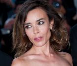 Elodie Bouchez monte les marches du Festival de Cannes pour la projection du film La Source des Femmes, le 21 mai 2011