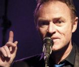 Christophe Hondelatte donne son premier concert en public a Bordeaux a l'Amadeus Song le 16 mars 2011