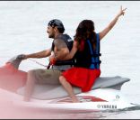 Eva Longoria et son boyfriend Eduardo Cruz passent des congés ensoleillés à Miami, en mai 2011. La jolie brunette rejoint son chéri sur son scooter des mers !<br />