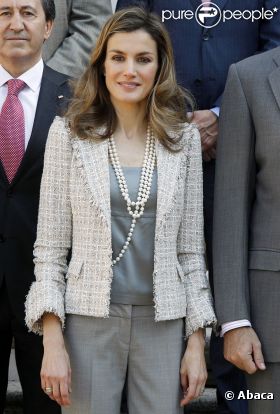 La ravissante Letizia d'Espagne et son prince Felipe en représentation au Palais Zarzuela à Madrid le 26 mai 2011