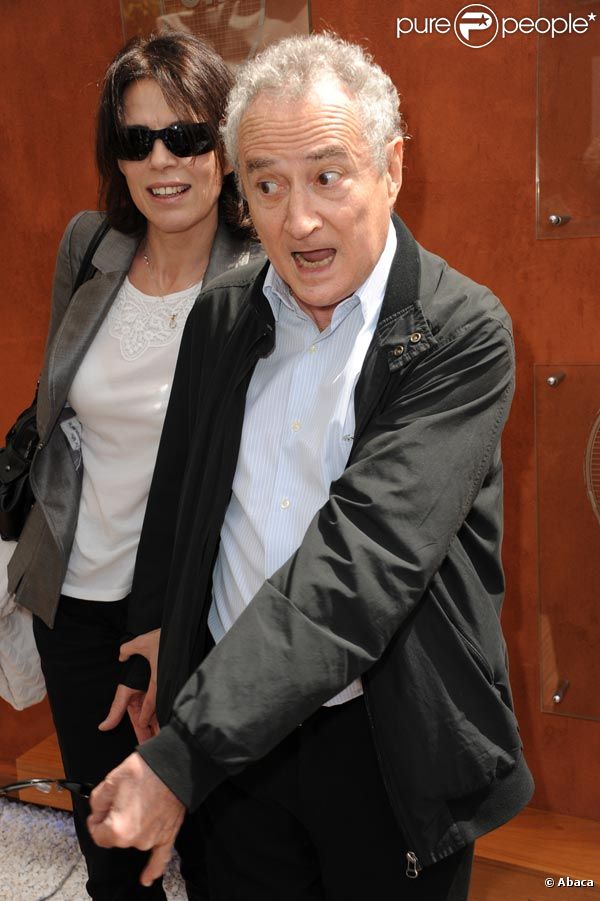 Daniel Prévost et sa femme, lors du tournoi de Roland-Garros, à Paris, le 28 mai 2011.