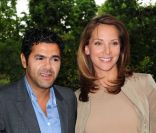 Melissa Theuriau, enceinte, et Jamel Debbouze arrivent à la cinquième fête annuelle de la Fondation Culture et Diversité, présidée par Marc Ladreit de Lacharrière au Théâtre du Rond Point à Paris le 30 mai 2011<br />