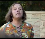  On le voit en professeur d'école déjanté (et un brin hippie) dans le clip de  Les derniers seront toujours les premiers . Chargé de leur apprendre l'alphabet, il les menace avec une batte de base-ball (la même que celle du moustachu de  Des Bisoux ). 