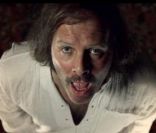 L'un des deux clips de  Le rêve , où Philippe Katerine tente de raconter son rêve seul face à la caméra.