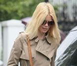 Claudia Schiffer à la sortie de l\'école de ses enfants le 6 juin à Londres dans un parfait look