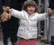 Suri Cruise est une collectionneuse de chaussures hors pair ! Elle en aurait pour près de 150 000 dollars, soit plus de 100 000 euros... New York, 2 décembre 2008
