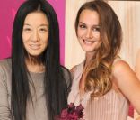 Leighton Meester et Vera Wang pour le lancement du parfum Lovestruck le 9 juin 2011 à Londres chez Harrod's 
