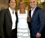 Pour sa troisième édition, la soirée de gala annuelle de la marque Longines, donnée samedi 4 juin 2011 en marge de Roland-Garros, récompensait Jim Courier. Tatiana Golovin pose entre Pat Cash et André Agassi. 