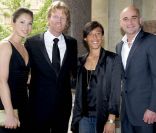 Pour sa troisième édition, la soirée de gala annuelle de la marque Longines, donnée samedi 4 juin 2011 en marge de Roland-Garros, récompensait Jim Courier. En photo : Courier avec son épouse Susanna, auprès de Francesca Schiavone et Andre Agassi.<br />