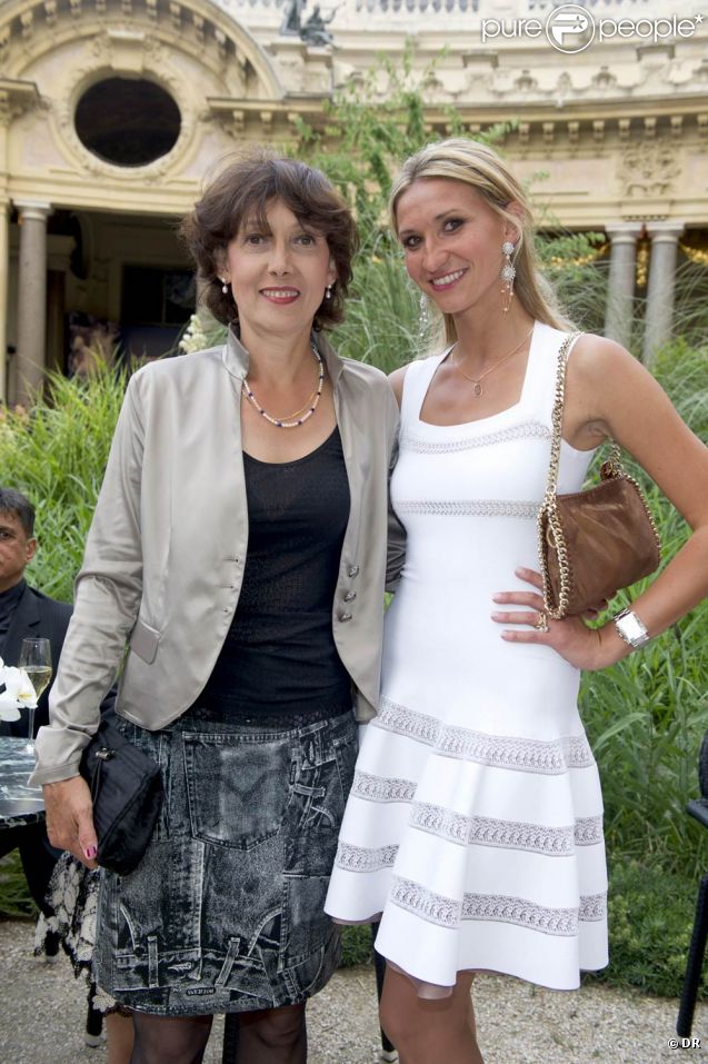 Pour sa troisième édition, la soirée de gala annuelle de la marque Longines, donnée samedi 4 juin 2011 en marge de Roland-Garros, récompensait Jim Courier. Tatiana Golovin pose avec l'ancienne championne Virginia Ruzici. 