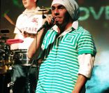  Le 8 juin 2011, Carlos Tevez retrouvait ses copains et le groupe Piloa Vago, à Buenos Aires. 
 En juin 2011, l'attaquant argentin Carlos Tevez (27 ans), rentré au pays, s'est réconcilié avec sa femme Vanessa Mansillo (31 ans), mère de leurs deux enfants, après quelques mois d'idylle avec la jeune Brenda Asnicar (19 ans). Leur troisième réconciliation. 