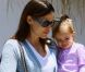 Jennifer Garner emmène Violet et Seraphina au parc, dans le quartier de Pacific Palisades, à Los Angeles. Juin 2011
