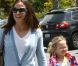 Jennifer Garner, radieuse, emmène Violet et Seraphina au parc, dans le quartier de Pacific Palisades, à Los Angeles. Juin 2011