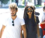 Shia Labeouf se promène avec sa petite amie Karolyn à Los Feliez, en Californie, dimanche 5 juin 2011.
