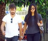Shia Labeouf se promène avec sa petite amie Karolyn à Los Feliez, en Californie, dimanche 5 juin 2011.