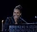 Alicia Keys se produit sur la scène du Palais des Congrès, à Paris, samedi 11 juin, pour son concert Piano & Moi .