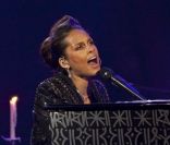 Alicia Keys se produit sur la scène du Palais des Congrès, à Paris, samedi 11 juin, pour son concert  Piano & Moi .