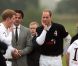 Les princes William et Harry lors du tournoi de polo caritatif à Sunninghill, près d'Ascot en Angleterre le 12 juin 2011