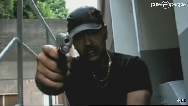 Abdul X dans le clip Tirez sur les keufs - 2010