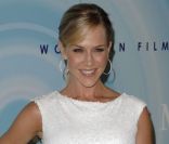 Julie Benz à l'occasion de la soirée des Women in Film Awards au Beverly Hilton Hotel de Los Angeles, le 16 juin 2011.