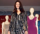 Gemma Arterton a lancé les soldes d\'été du grand magasin Harrods à Londres, le 18 juin 2011<br />