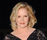 Sylvie Vartan, présidente du jury, reçoit le prix Coup de coeur pour ses 50 ans de carrière romantique. Elle était très élégante lors de cette soirée. <br />