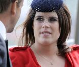  Ascot 2011, cinquième et dernière journée, samedi 18 juin 2011 : La princesse Eugenie d'York, sous les yeux de son petit ami Jack Brooksbank, marque la clôture de l'événement avec une robe rouge audacieuse. 
 Pas d'embellie du côté du ciel, mais un bouquet final bien garni sur l'herbe verte du Berkshire ! 