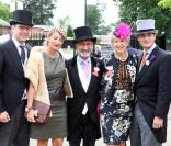 Ascot 2011, cinquième et dernière journée, samedi 18 juin 2011 : Eddie Jordan en famille. Pas d'embellie du côté du ciel, mais un bouquet final bien garni sur l'herbe verte du Berkshire !