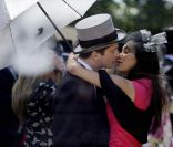 Ascot 2011, cinquième et dernière journée, samedi 18 juin 2011 : du style, jusque dans les baisers. 