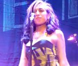 En concert à Belgrade le 18 juin 2011, Amy Winehouse a prouvé, éméchée et désorientée, qu'elle n'était toujours pas capable de faire son retour sur scène...