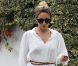 Nicole Richie avec une amie dans les rues de Los Feliz près de Los Angeles en juin 2011 et dans un look au top 