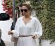 Avec une simple robe blanche bien accessoirisée, Nicole Richie fait le show à Los Feliz près de Los Angeles en juin 2011 