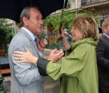 Bertrand Delanoë et Danièle Thompson lors de l\'inauguration de la Place Gérard Oury, dans le VIIIe arrondissement de Paris, le 22 juin 2011.