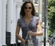 Pippa Middleton en pleine séance shopping dans les rues de Londres. Le 23 juin 2011 
