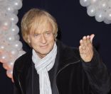 Le chanteur Dave lors de la générale de la comédie musicale Mamma Mia à Paris en octobre 2010
 &nbsp; 