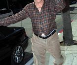 Peter Falk atteint de la maladie d'Alzheimer errant dans les rues de Los Angeles en 2008.