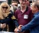 Arielle Dombasle : Le mariage gay autorisé à New York le jour de sa Gay Pride !