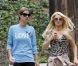 Paris Hilton en pleine séance de footing avec sa soeur Nicky dans les rues de Los Angeles le 17 juin 2011
