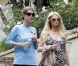 Paris Hilton en pleine séance de footing avec sa soeur Nicky dans les rues de Los Angeles le 17 juin 2011
