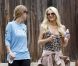 Paris Hilton en pleine séance de footing avec sa soeur Nicky dans les rues de Los Angeles le 17 juin 2011
