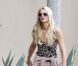 Paris Hilton en pleine séance de footing avec sa soeur Nicky dans les rues de Los Angeles le 17 juin 2011