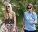 Paris Hilton en pleine séance de footing avec sa soeur Nicky dans les rues de Los Angeles le 17 juin 2011
