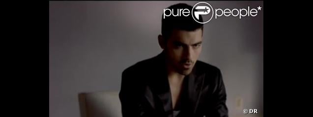Joe Jonas, dans son premier clip en solo,  See no more .