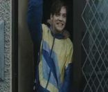 Jonathan Rhys-Meyers porte un sublime jogging démodé dans The Disappearance of Finbar (1996) 