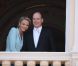 Aux environs de 18 heures le 1er juillet 2011, le prince Albert et la princesse Charlene, mariés civilement depuis quelques minutes, échangeait un baiser au balcon de la Salle des Glaces du Palais princier, applaudis par des milliers de Monégasques.