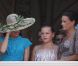 La princesse Caroline de Hanovre, en turquoise, est apparue au balcon de la Salle des Glaces avec sa fille la princesse Alexandra, tandis que la princesse Stéphanie était avec ses filles Camille Gottlieb et Pauline Ducruet (en arrière-plan).
Le 1er juillet 2011, mariés civilement depuis quelques minutes, le prince Albert et la princesse Charlene paraissaient au balcon de la Salle des Glaces du Palais princier, applaudis par des milliers de Monégasques.