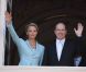 Le 1er juillet 2011, mariés civilement depuis quelques minutes, le prince Albert et la princesse Charlene paraissaient au balcon de la Salle des Glaces du Palais princier, applaudis par des milliers de Monégasques.