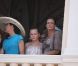 La princesse Caroline de Hanovre, en turquoise, est apparue au balcon de la Salle des Glaces avec sa fille la princesse Alexandra, tandis que la princesse Stéphanie était avec ses filles Camille Gottlieb et Pauline Ducruet (en arrière-plan).
Le 1er juillet 2011, mariés civilement depuis quelques minutes, le prince Albert et la princesse Charlene paraissaient au balcon de la Salle des Glaces du Palais princier, applaudis par des milliers de Monégasques.